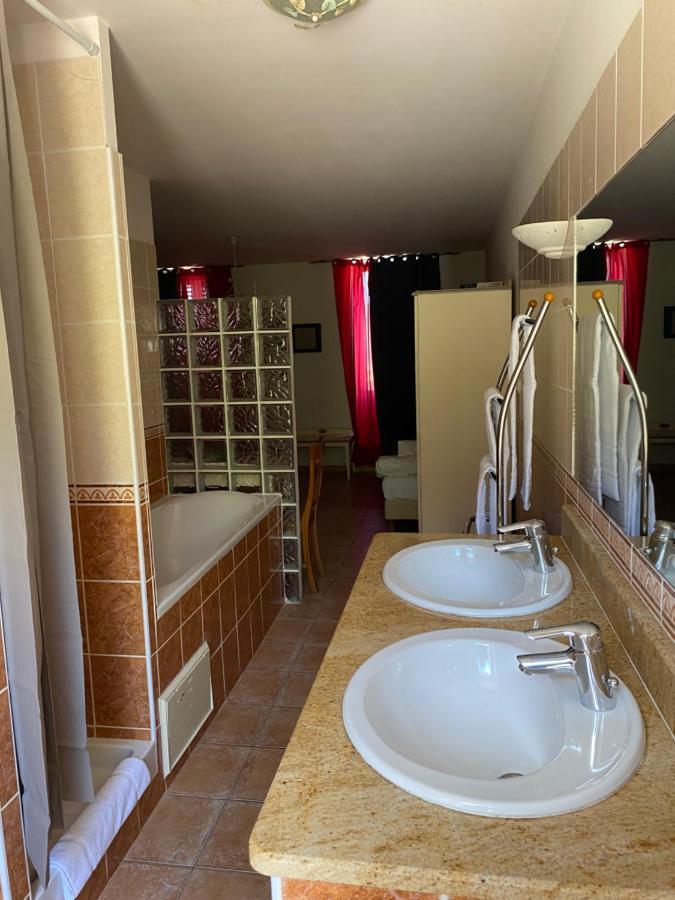 Chez Dume Bed & Breakfast Santa-Lucia-di-Tallano ภายนอก รูปภาพ